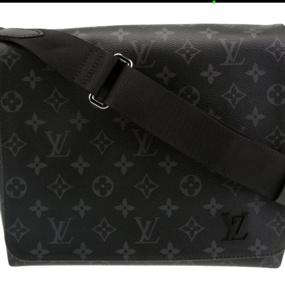 Louis Vuitton Monogram Eclipse District PM